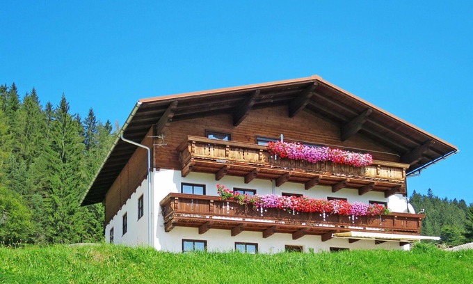 Radstadt Villa | Nice apartment in villa for 4 guests with WIFI, patio, pets allowed, panoramic view and parking