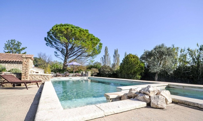 Velleron House | Nice apartment in villa for 4 guests with pool, WIFI, TV, terrace and parking