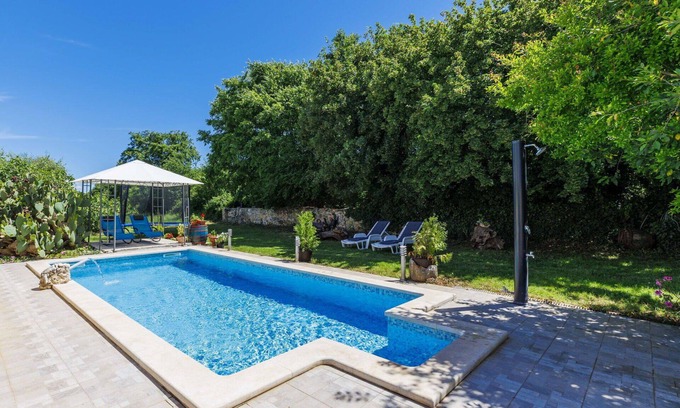 Pinezici House | Nice apartment in villa for 4 guests with A/C, WIFI, pool, TV, terrace, pets allowed and parking