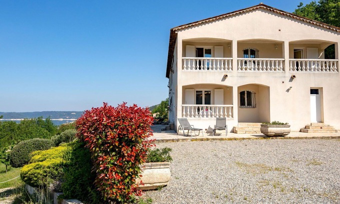 Bauduen Villa | Nice apartment in villa for 6 guests with WIFI, TV, terrace, pets allowed and panoramic view