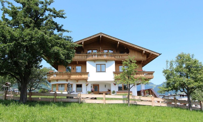 Kapfing Villa | Nice apartment in villa for 6 people with WIFI, TV, terrace, pets allowed and panoramic view
