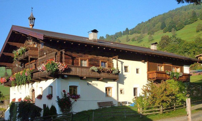Angerberg Villa | Nice apartment in villa for 6 guests with WIFI, TV, patio and pets allowed