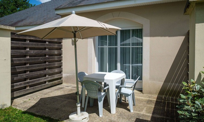 Saumur House | Nice apartment in villa for 4 guests with internet, pool, TV, terrace and pets allowed