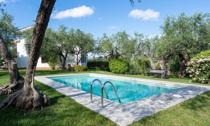 Monade Santa Lucia Villa | Nice apartment in villa with A/C, WIFI, pool, TV, patio, pets allowed, panoramic view and parking