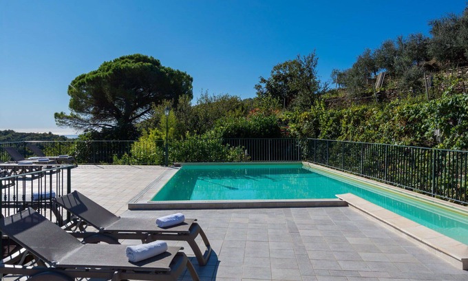 Valloria Apartment | Nice apartment for 4 guests with WIFI, pool, hot tub, TV, patio and parking