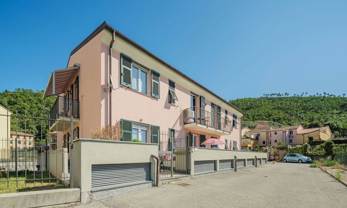 Sestri Levante Apartment | Nice apartment for 5 people with WIFI, A/C, TV, patio, pets allowed and parking