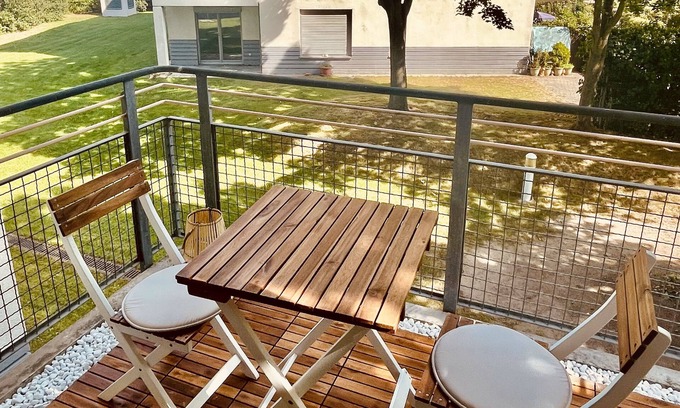 Schoenefeld Apartment | Nice apartment with balcony near the airport