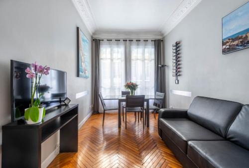 Carabacel Apartment | Nice Central Art Deco Flat 45 m²