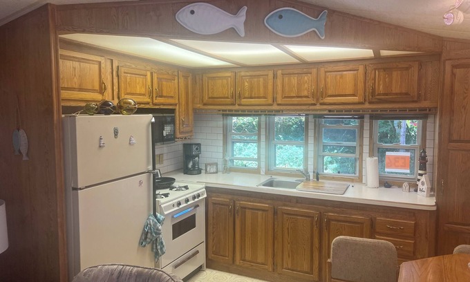 Birch Bay Cottage | Nice clean cottage close to pool and beach.