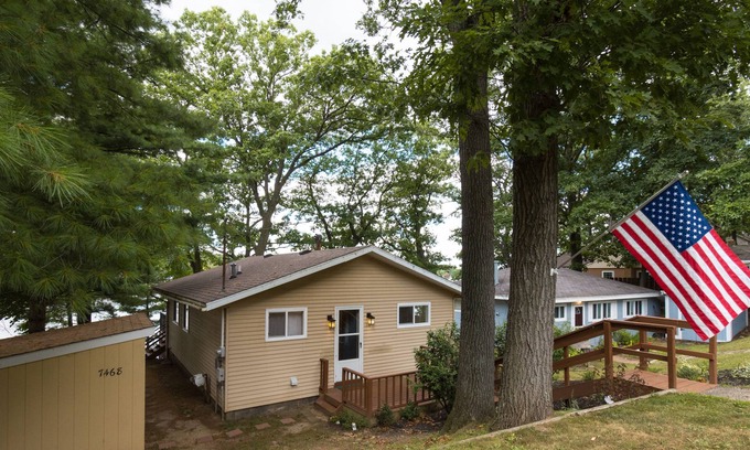 Delton Cottage | Nice, clean cottage on beautiful southwest Michigan lake