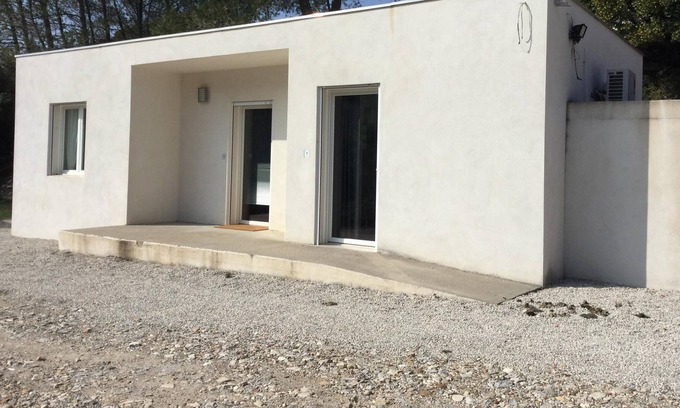 Garrigues House | Nice contemporary style mazet located in the heart of nature,