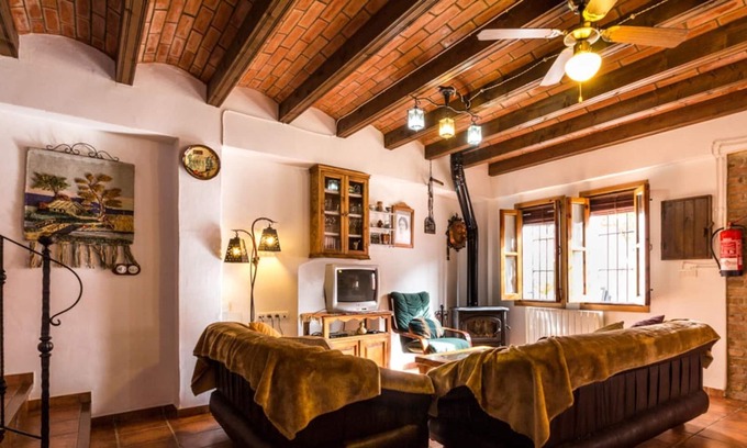 Niguelas Cottage | Nice country house with patio, fireplace and WiFi