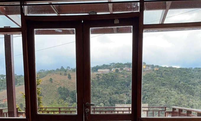 Campos do Jordao Cottage | Nice country house with built-in fireplace