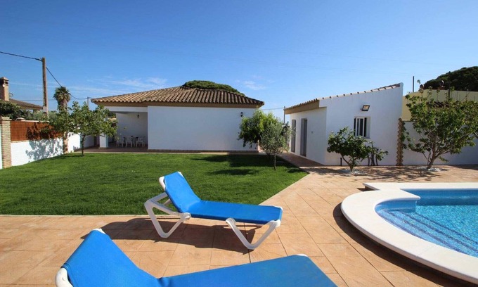 Campano House | Nice holiday home with private pool and large garden, barbecue terrace, near to the pine-forest, with Wifi, sleeps 6-7