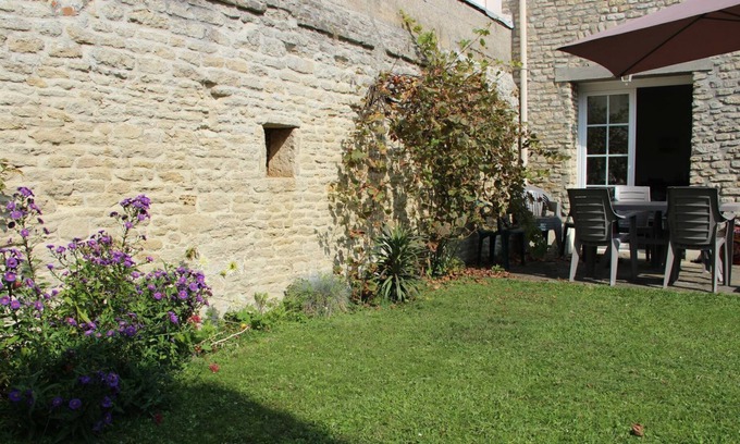 Lion-sur-Mer House | Nice holiday home 30 m from the beach