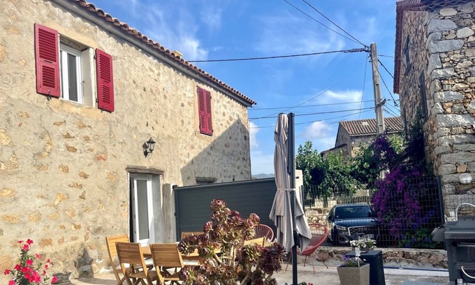 Ambiegna House | Nice holiday home with airconditioning, close to the beach!
