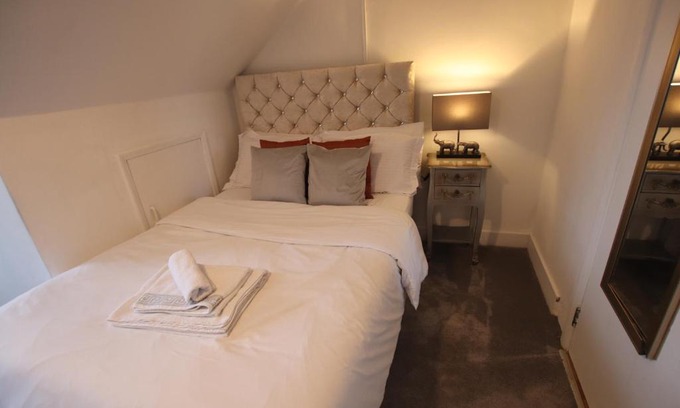 Ladywell Apartment | Nice Holiday Studio 15 Mins from Central London