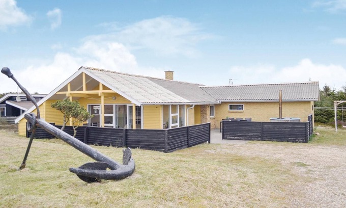 Bjerregaard House | Nice home in Hvide Sande with kitchen