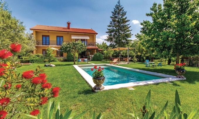 Marcana House | Nice home in Marcana with kitchen