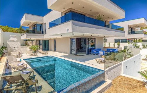 Marina House | Nice Home In Marina With Kitchen