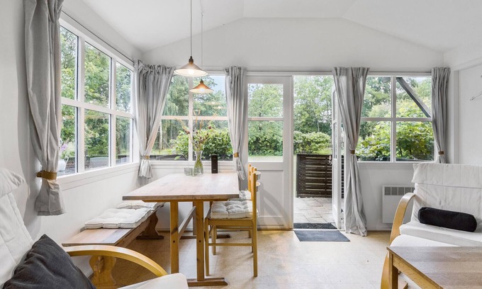 Nexo House | Nice home in Nexø with kitchen