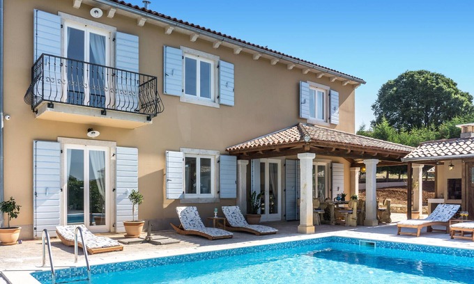 Smoljanci House | Nice home in Smoljanci with WiFi