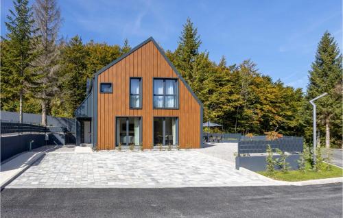Ravna Gora House | Nice Home In Stari Laz With Kitchen