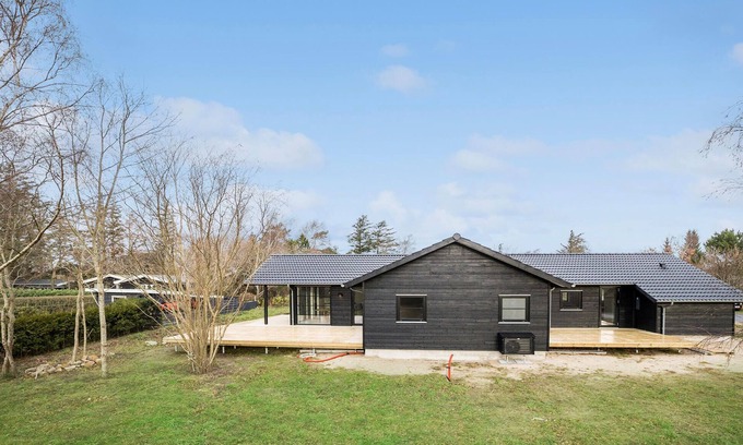 Holloselund House | Nice home in Tisvildeleje with WiFi