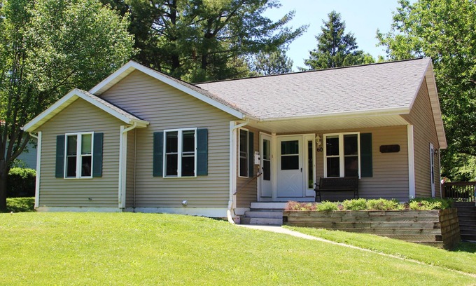 Williams Bay House | Nice house 1500 feet from the Geneva Lakefront