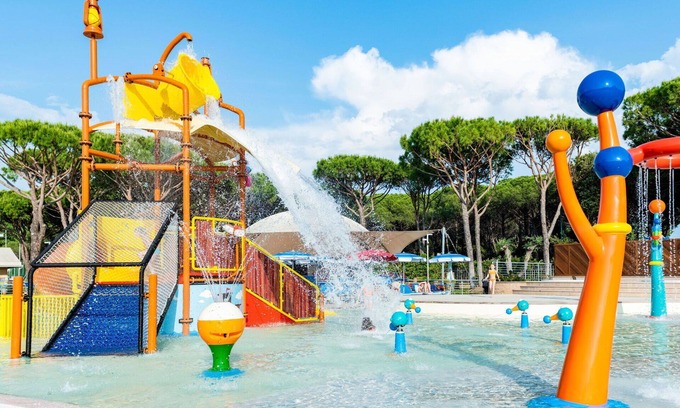 Le Rocchette House | Nice apartment in villa for 4 guests with A/C, WIFI, hot tub, pool, TV, terrace and parking