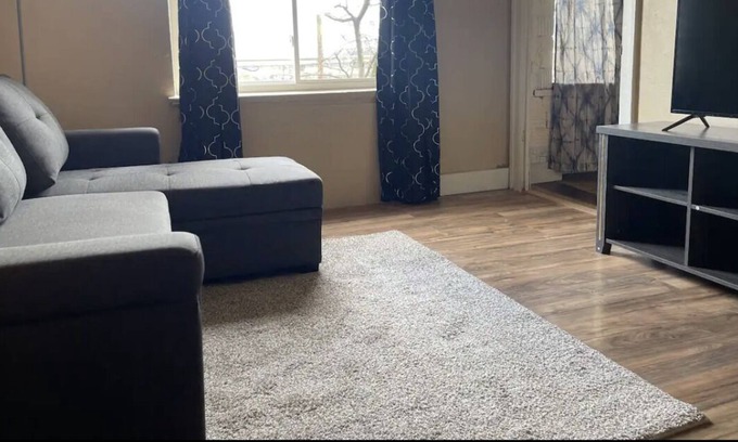 Lockland Apartment | Nice Place Cozy Space, One Bedroom Apartment over the Lounge #3