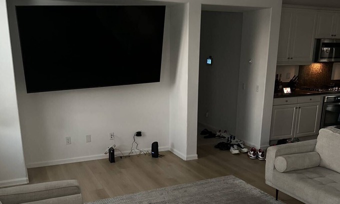 Ontario House | Nice Place