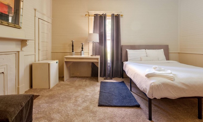 East Durham House | Nice Private Room near bus line @ Briggs room B