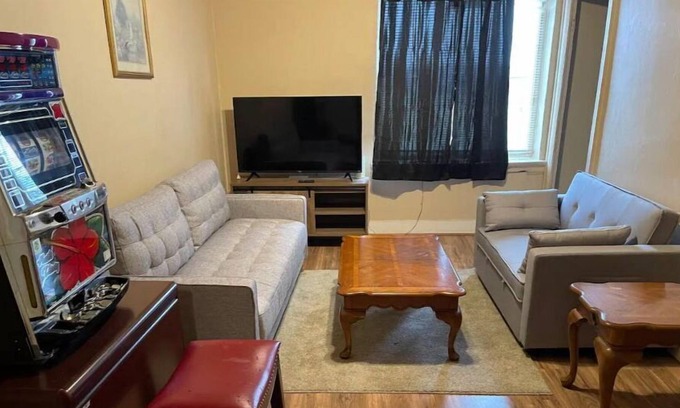 Lockland Apartment | Nice Retreat On Busy Street
