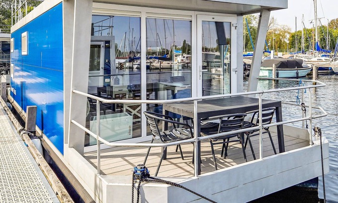 Naarderbos Boat Rental | Nice ship in Naarden with harbor view
