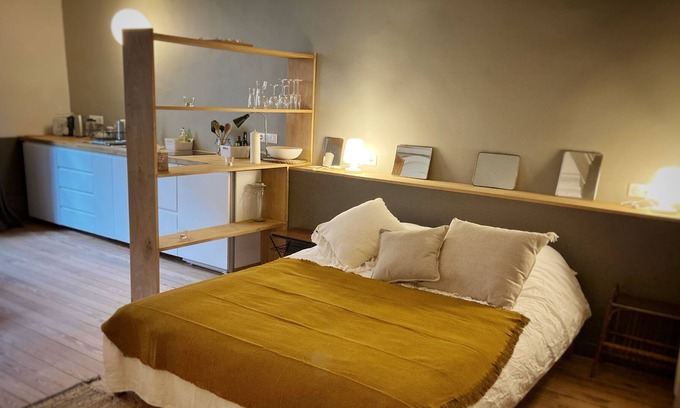Cluny Apartment | Nice studio in the historic center with garden