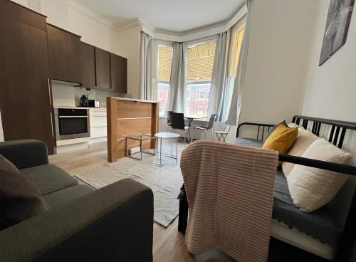 Shepherd's Bush Apartment | Nice studio Shepherd's Bush London near everything