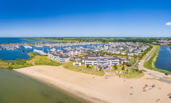 Municipality of Hellevoetsluis Apartment | Nice suite with seaview at the beach
