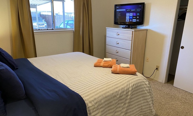 Grand Prairie House | Nice Townhouse 2 Bedrooms, Great Beds! Clean & Comfy! HDTVs, Central Location!