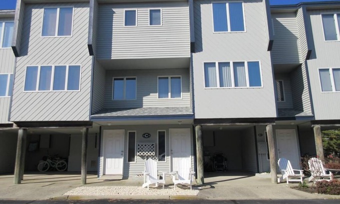 North Beach Haven Condo | Nice townhouse style condo with pool in Brant Beach. Unit overlooks pool and is a short walk to.