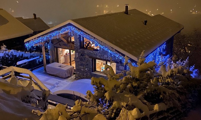 La Perriere Ski Chalet | Nice wooden and stone chalet at CHAVONNES COURCHEVEL on the Three Valleys