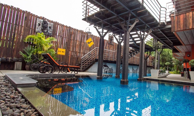 Patong Hotel | Nicky's Handlebar Hotel