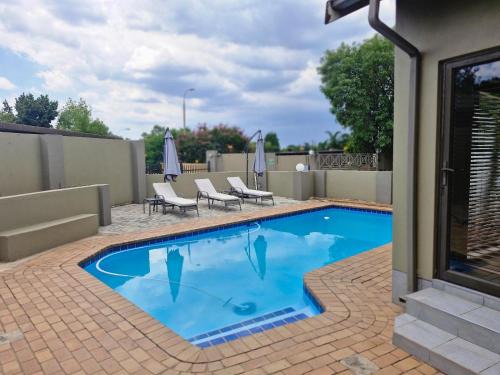 Kempton Park House | Nightingale Lodge Bed and Breakfast