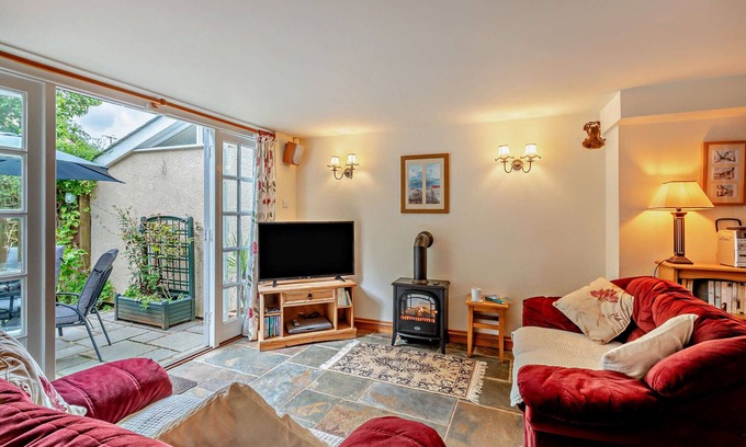 Cullompton House | Nightingales - Two Bedroom House, Sleeps 4