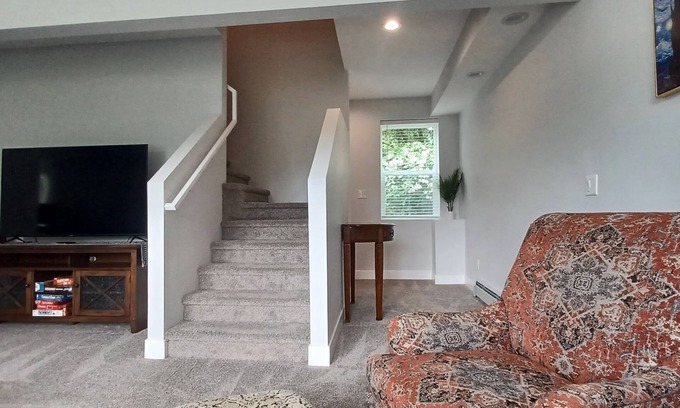 Taku - Campbell House | NightSky stay in Anchorage, AK
