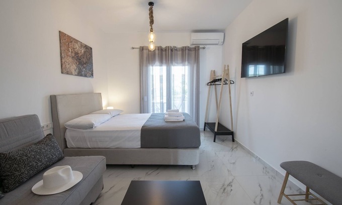 Nikita Hotel | Nikiti Central Suites 2 by Travel Pro Services