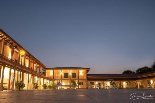Negombo Hotel | Nilakma Lagoon