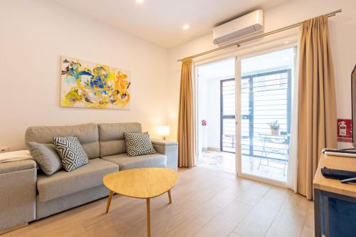 Encarnacion-Regina Apartment | Nine O'Clock Metrosol