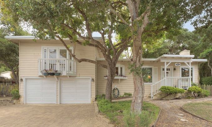 Northeast Carmel House | Nip-n-Tuck - Cottage in Quiet Neighborhood