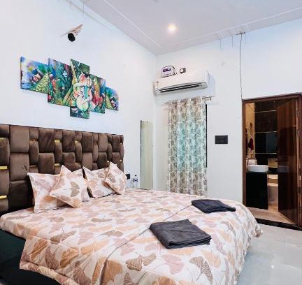 Barsana Apartment | Nirmal sadan Homestay